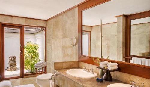 Luxury Lanai Room Garden View