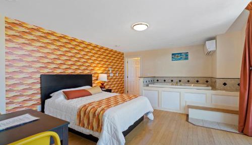 Deluxe Suite with Spa Bath