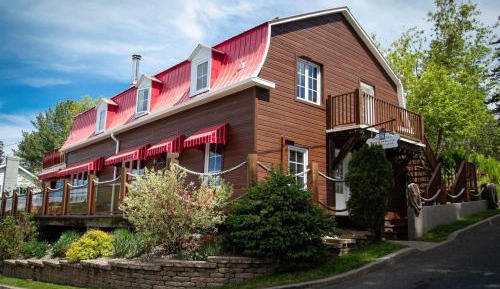 Deluxe Double Room (2 Adults + 1 Child)