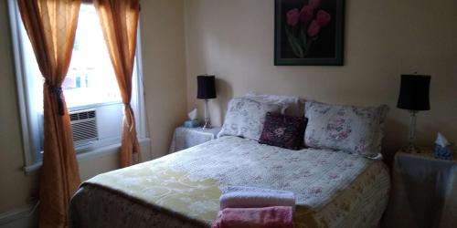 Queen Room with Private Bathroom