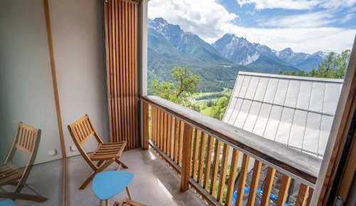 Apartment with Mountain View