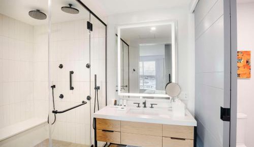 One-Bedroom King Suite with Waterfront View