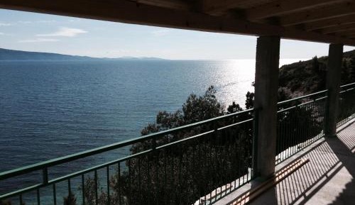 Three-Bedroom Apartment with Terrace and Sea View