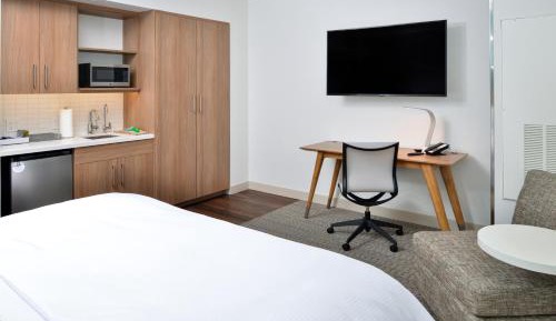 Standard King Room with Transfer Shower - Mobility/Hearing Accessible