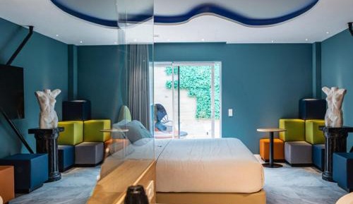 Deluxe Suite with Spa Bath