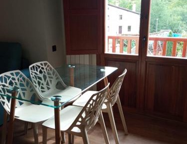 Apartment with Mountain View
