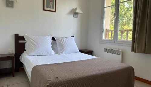 One-Bedroom Apartment with Balcony