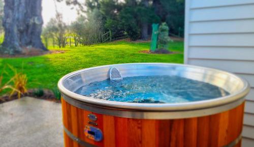 Garden Cottage with Hot Tub