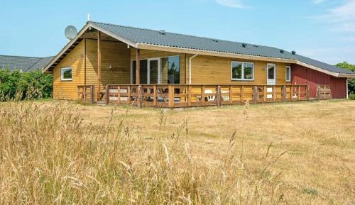 Three-Bedroom Holiday Home 