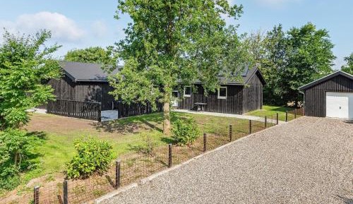 Three-Bedroom Vacation Home 
