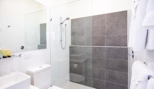 Homestead Queen Suite