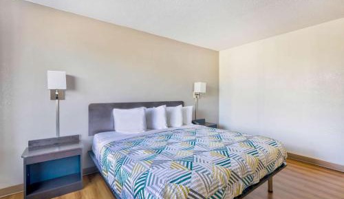King Room - Disability Access - Non-Smoking