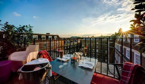 Deluxe King Room with Balcony