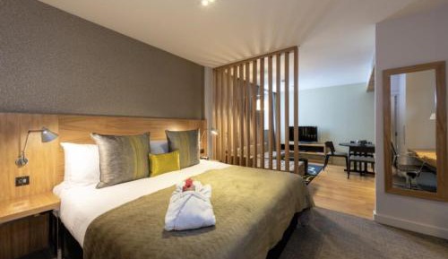 Junior Suite with Club Lounge Access