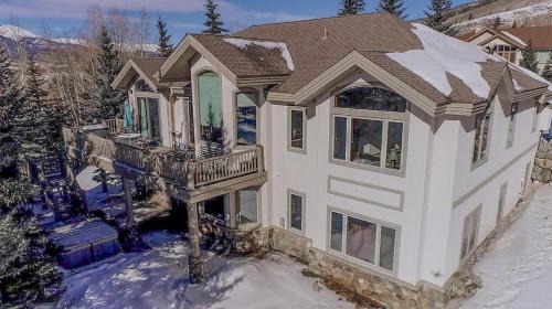 Five-Bedroom Holiday Home