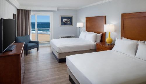 Queen Room with Partial Ocean View