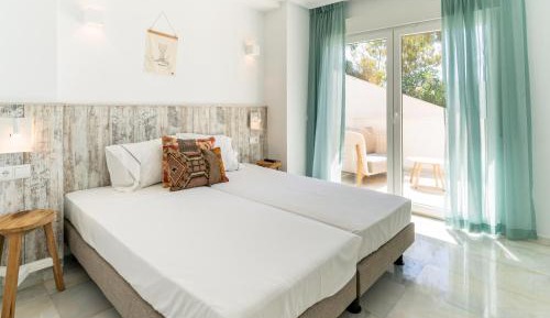 Superior One-Bedroom Apartment