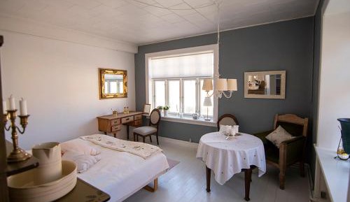 Double or Twin Room with Shared Bathroom