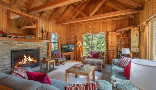 Four-Bedroom Holiday Home