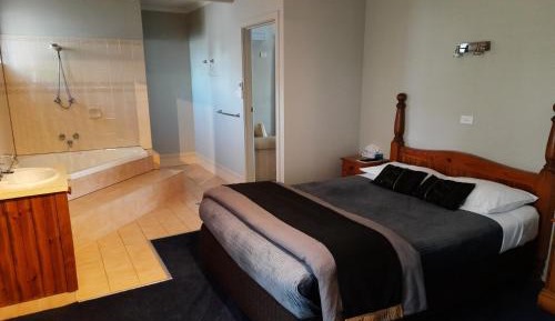 Apartment with Pool View 