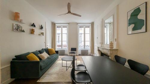 Two-Bedroom Apartment with alcove