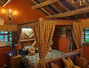 Large Luxury Four Poster Suite