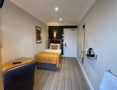 Basic Single Room with Shared Bathroom