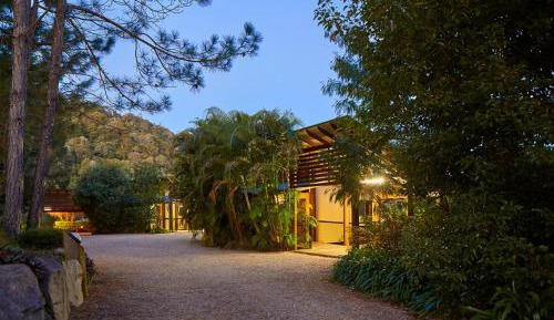 Cottage with Mountain View