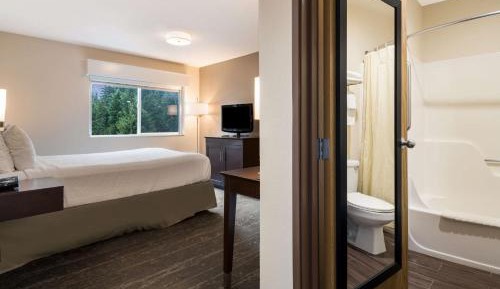 Queen Kitchen Suite Non Smoking