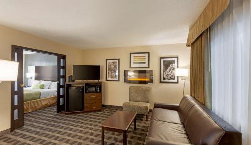 Family Suite with One King Bed and Two Queen Beds