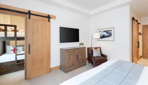 Family Room with Mountain View