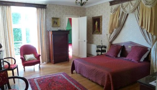 Deluxe Room (2 Adults + 1 Child)