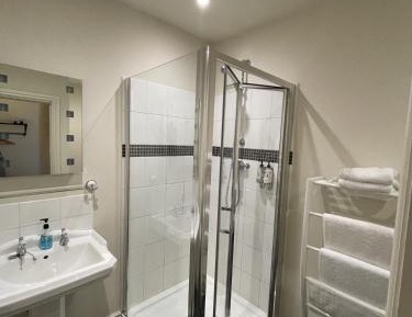 Twin Room with Shower
