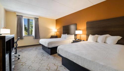 Queen Room with Two Queen Beds - Non-Smoking