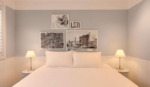 Studio Executive Room