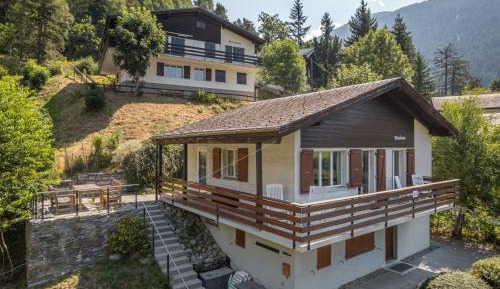 Apartment with Mountain View