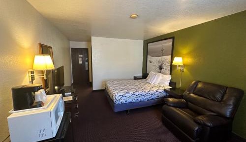 Standard Queen Room