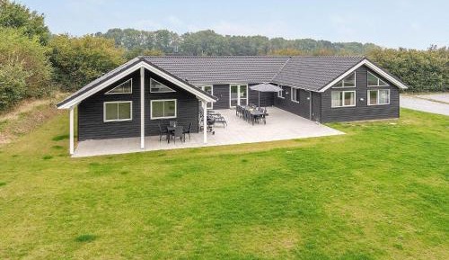 Eight-Bedroom Holiday Home