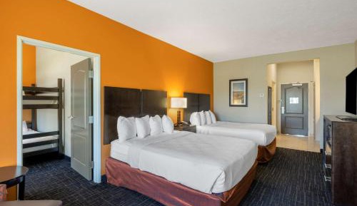 Queen Room with Two Queen Beds and Bunk Beds - Non-Smoking