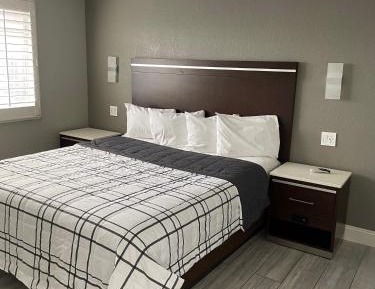King Room - Non-Smoking
