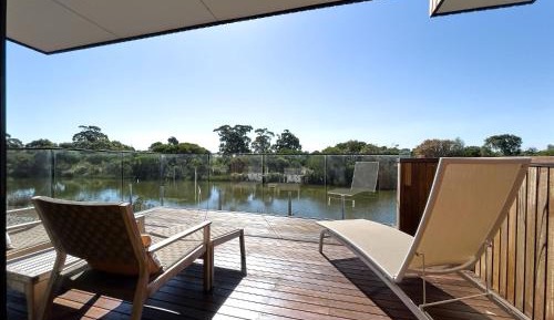 Apartment with Lake View
