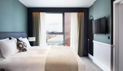 One-Bedroom Suite with Kitchenette 