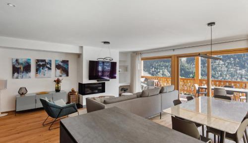 Apartment with Mountain View