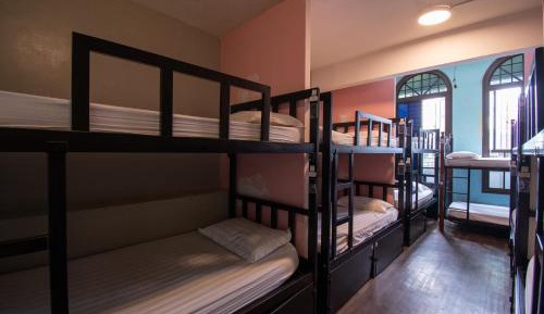 Single Bed in Mixed Dormitory Room