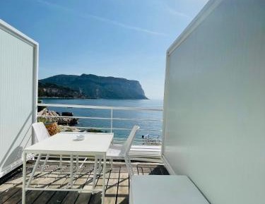 Standard Double Room with Sea View and Balcony