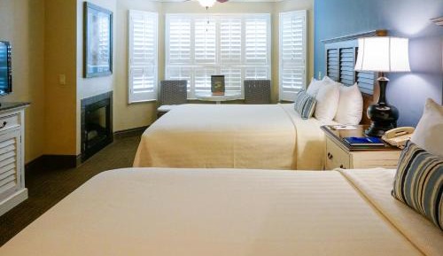 Deluxe Two Queen Beds Room