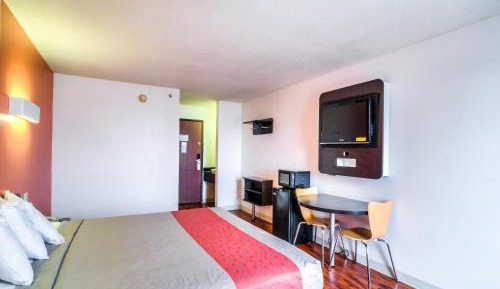 King Room - Disability Access - Smoking