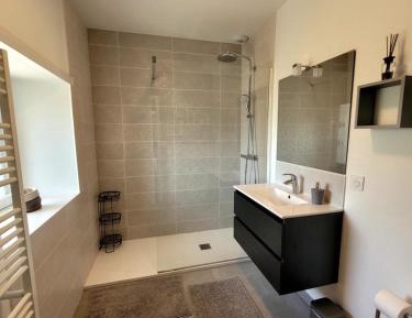 Deluxe Double Room with Shower