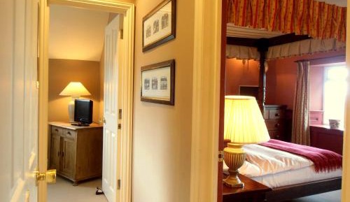 Traditional Four-Poster Suite