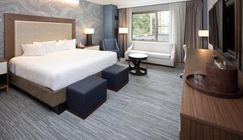 Mountain Deluxe Room, 1 King, Non Smoking